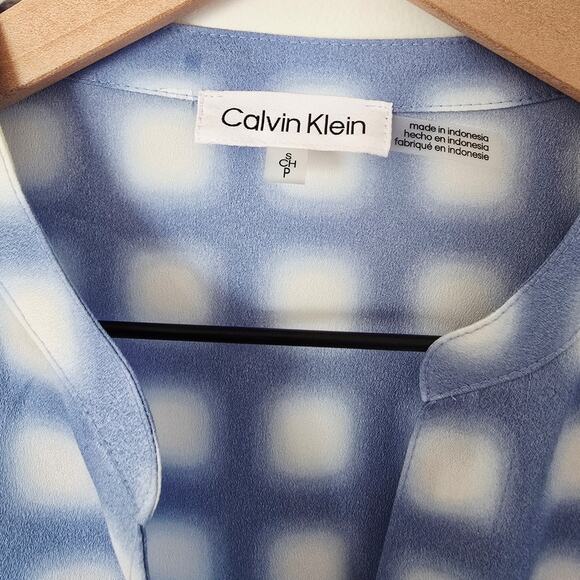 NWT Calvin Klein Blue White Gingham Split Neck Button Blouse Sz S Workwear Chic - Picture 4 of 4